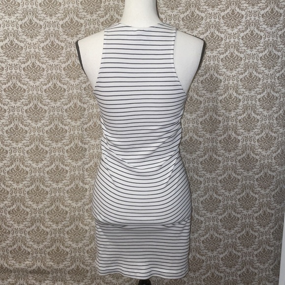 Divided high neck striped midi fitted dress - Picture 3 of 4